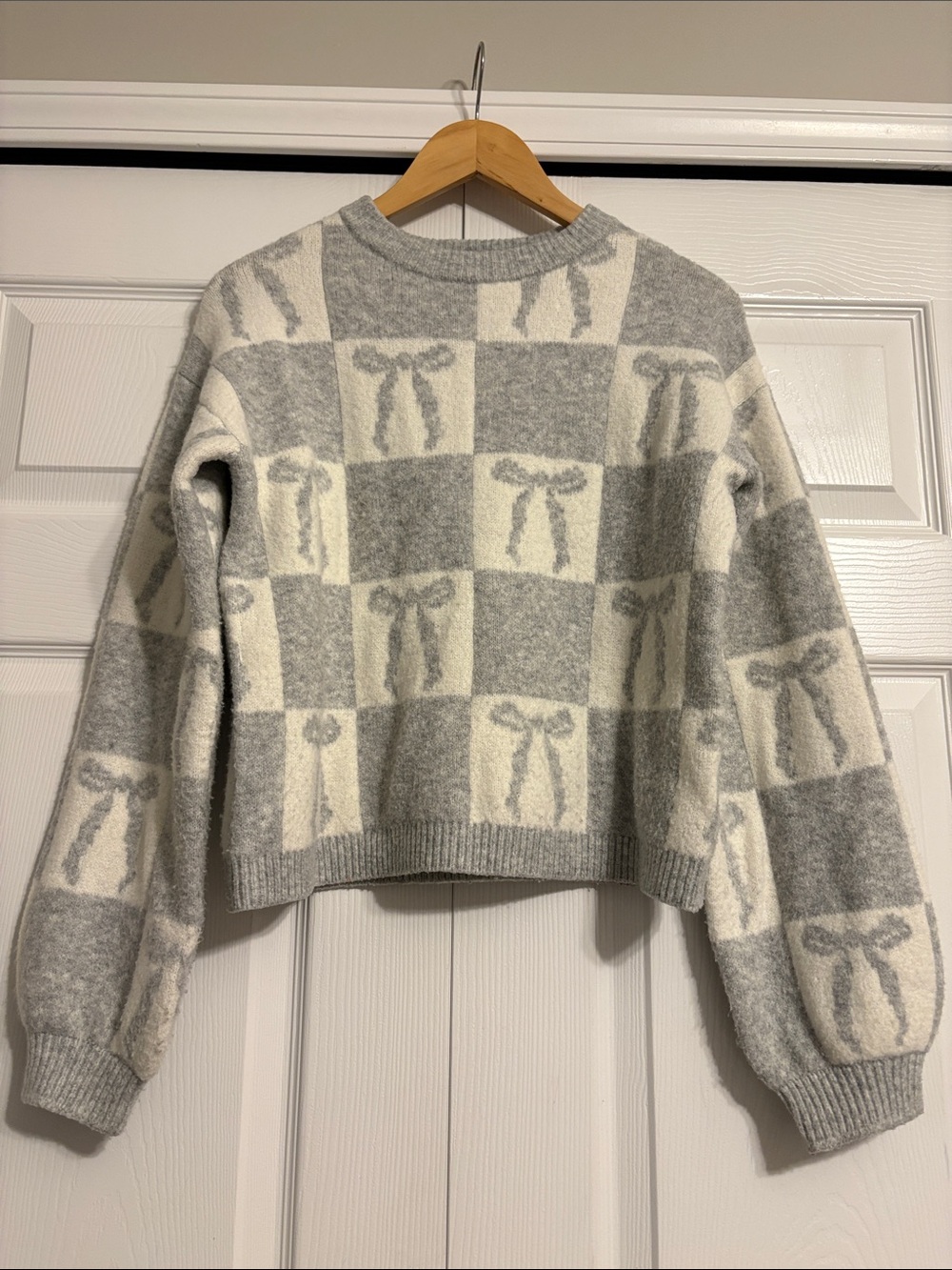 A New Day Gray & White Checkerboard Bow Crewneck Sweater